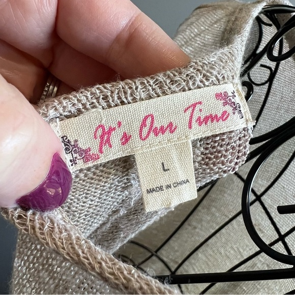 It's Our Time Tan and Cream Oversized Long Sleeve Blouse w back button closure - Picture 3 of 11